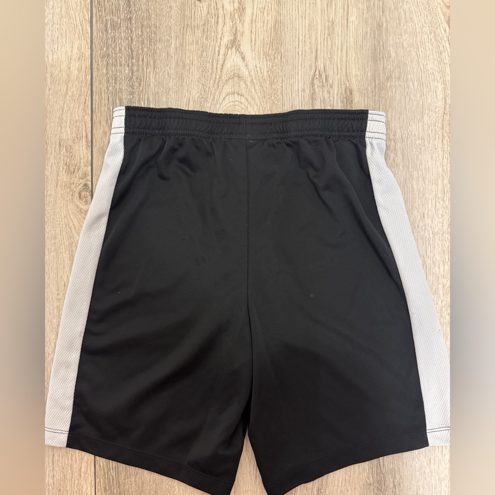 Nike Kids Black Athletic Shorts - Picture 3 of 3